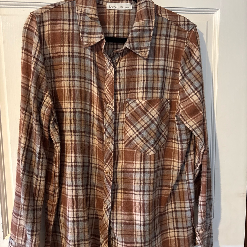 Like new, Be cool brand Tan and White, blue, women’s button up flannel shirt